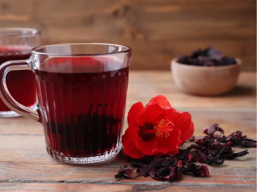 5 chás naturais poderosos que ajudam a emagrecer verdade - Chá de hibisco